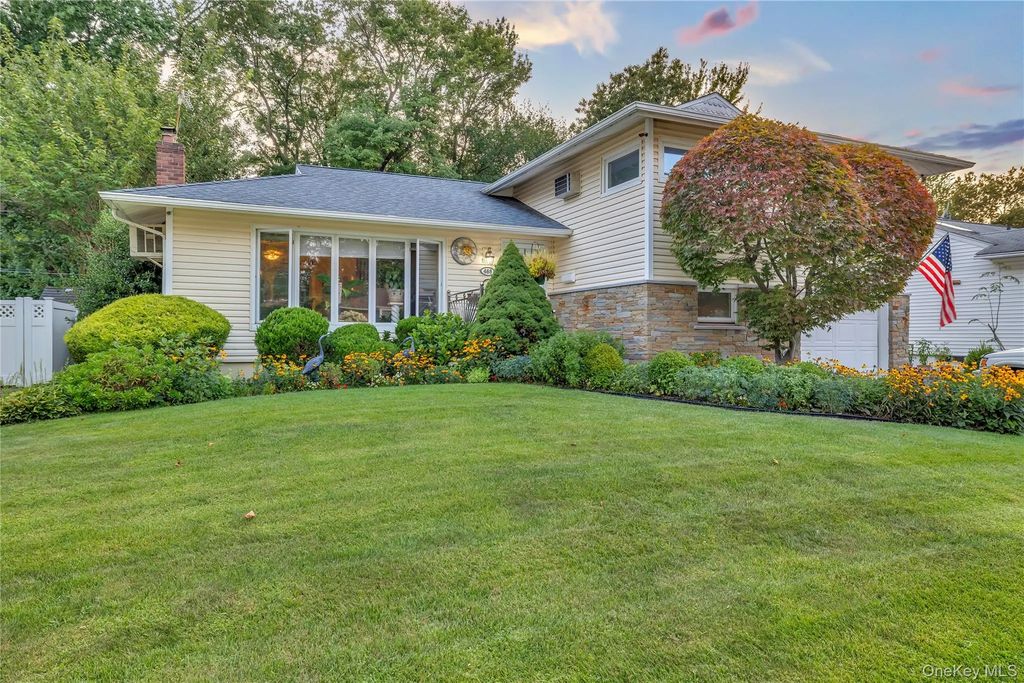 468 Richmond Road, East Meadow