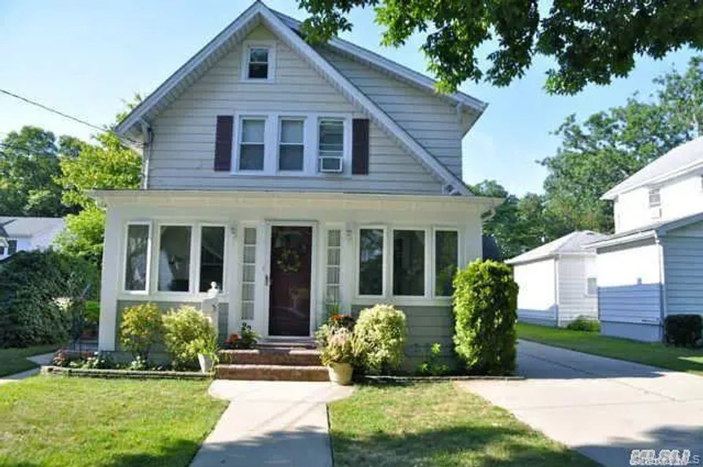 22 Jarvis Place Upper, Lynbrook