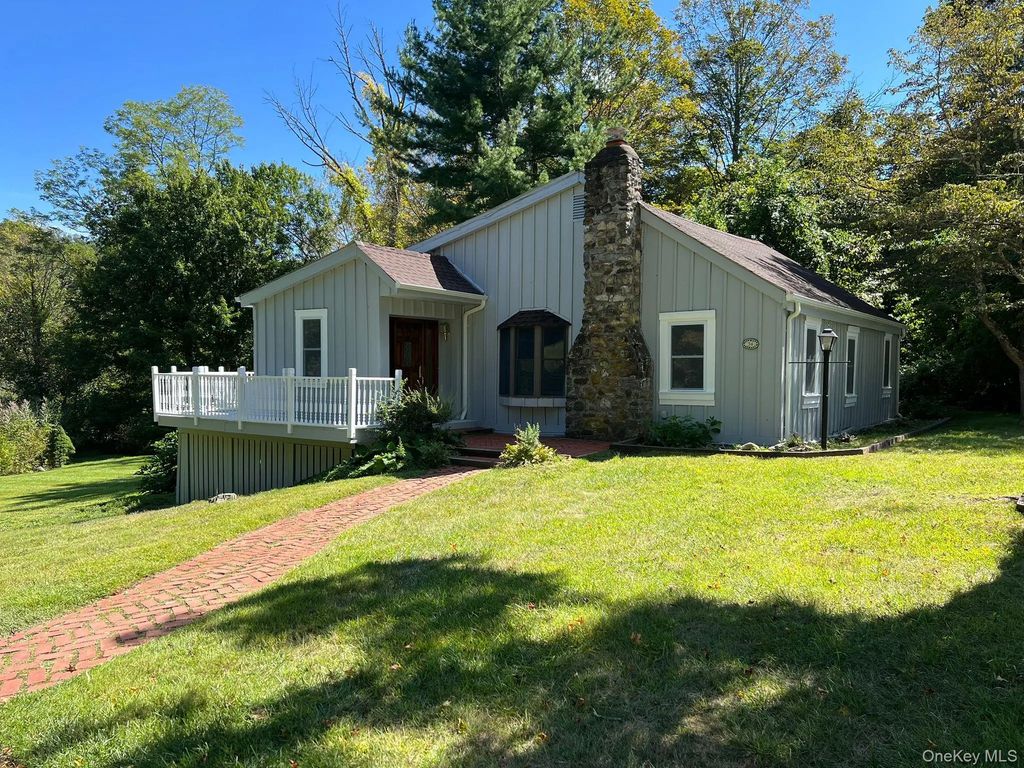 34 Glenacom Road, Mahopac