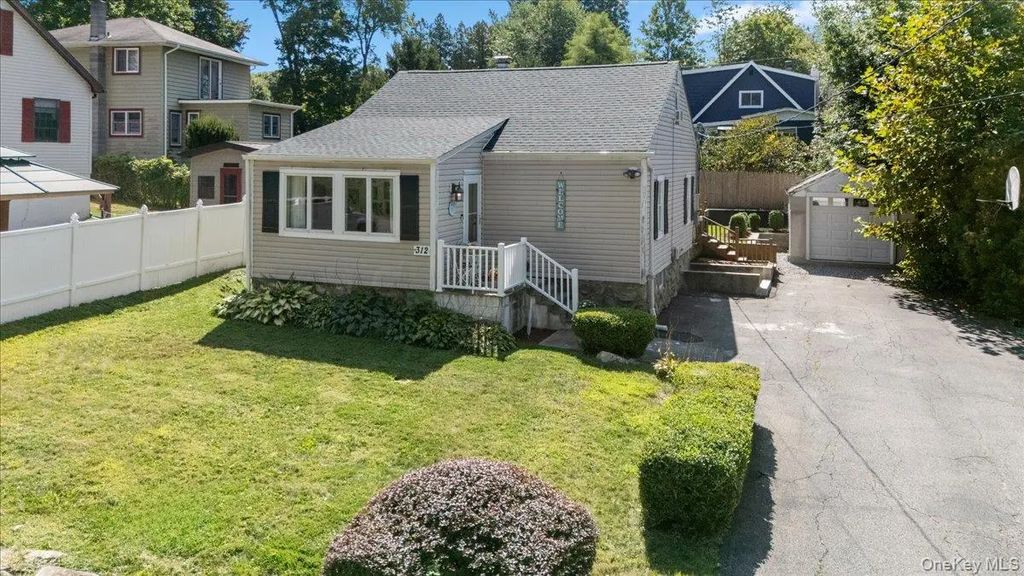 312 Brook Road, Mahopac