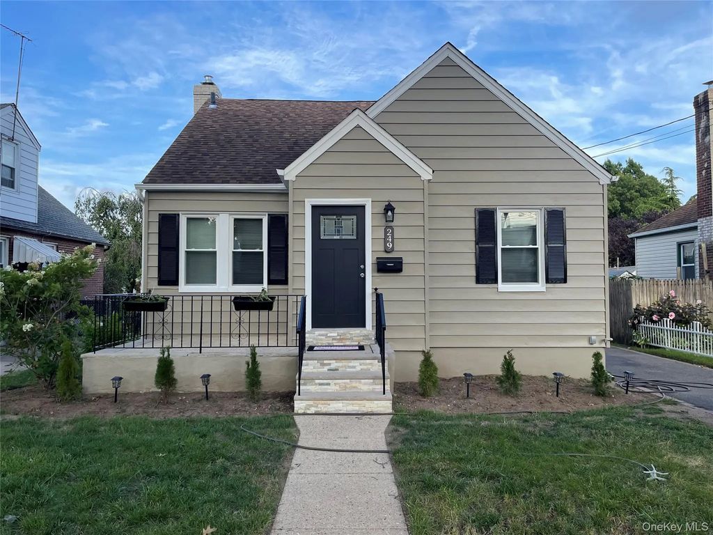 249 Hoffman Street, Franklin Square