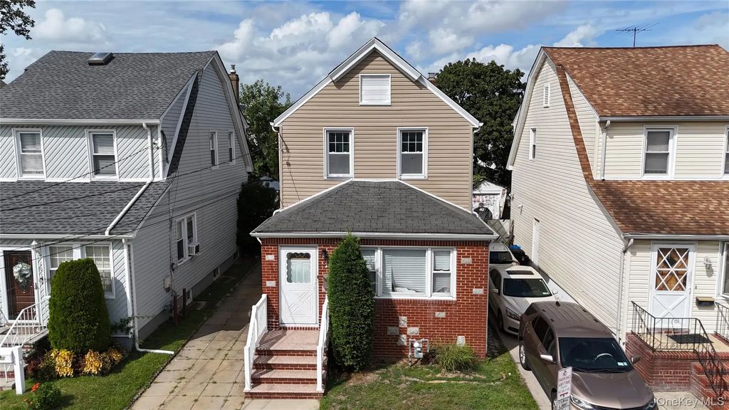 105 Pilgrim Place, Valley Stream