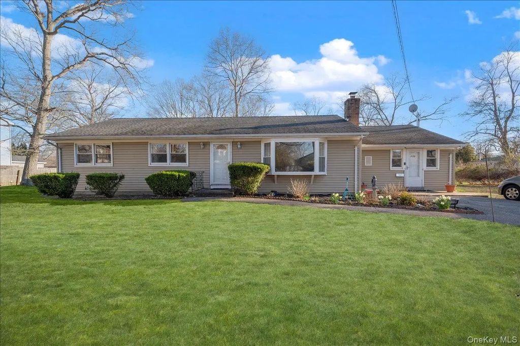 112 King Street, Bay Shore