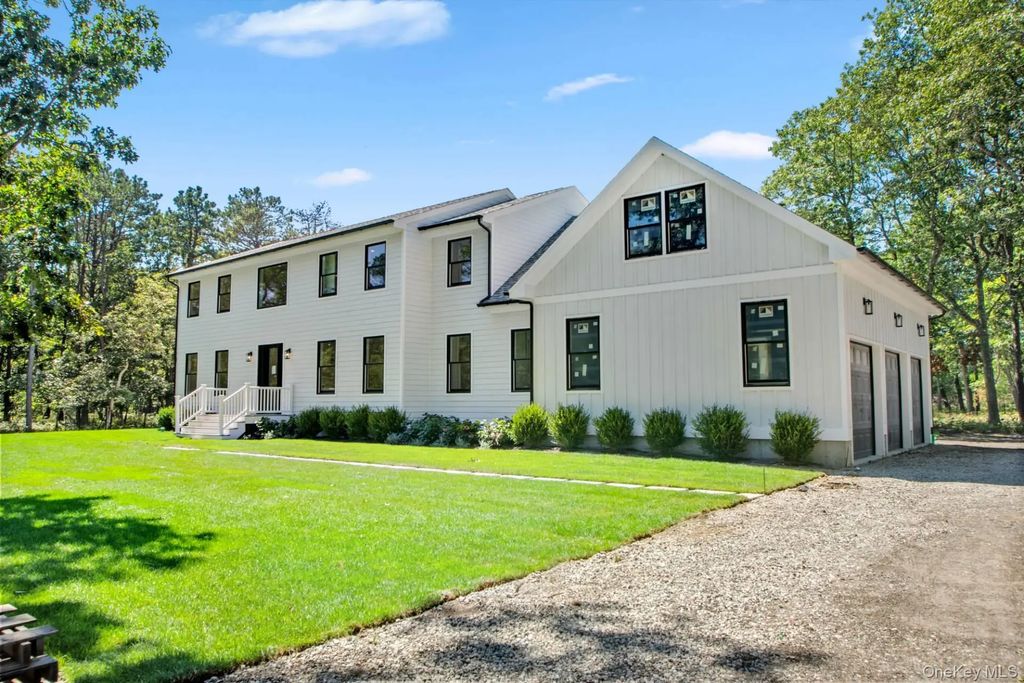 95 N Summit Boulevard, Westhampton
