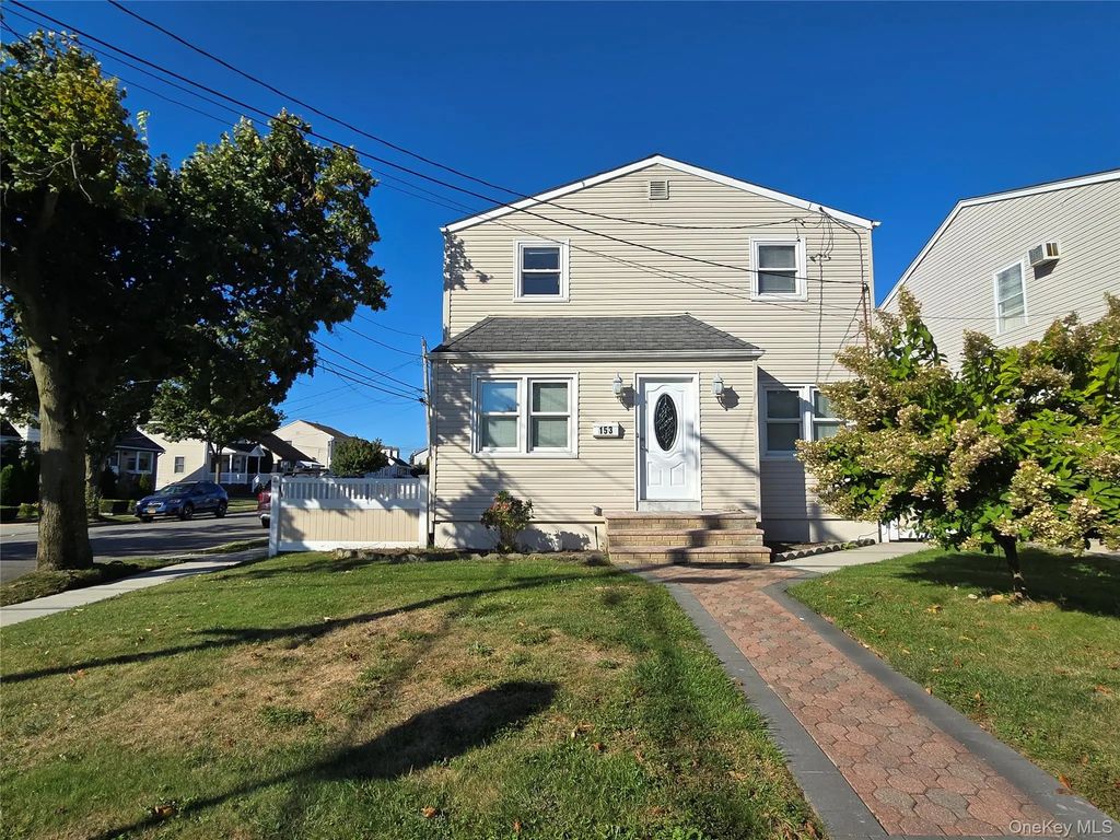 153 Barwick Boulevard, Mineola