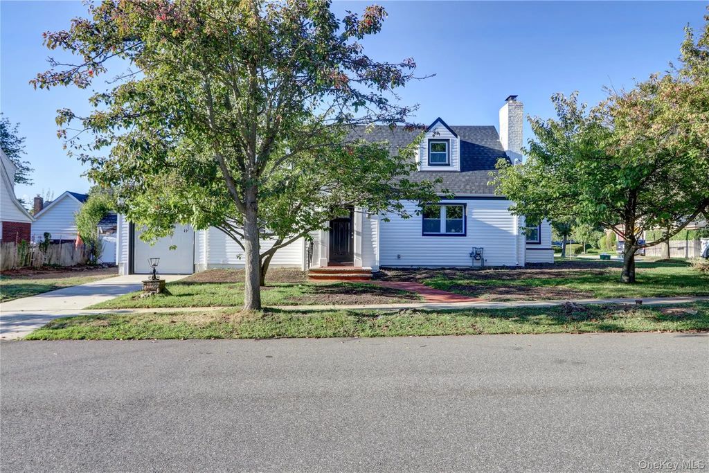 70 Morris Avenue, Malverne