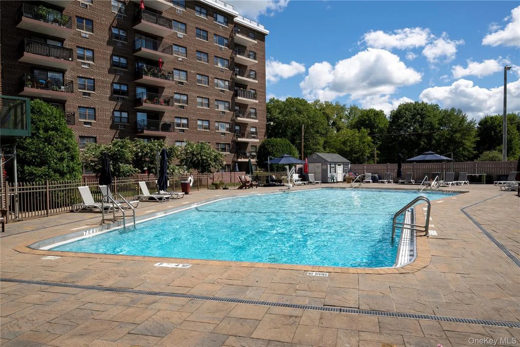 200 Diplomat Drive # 8b, Mount Kisco