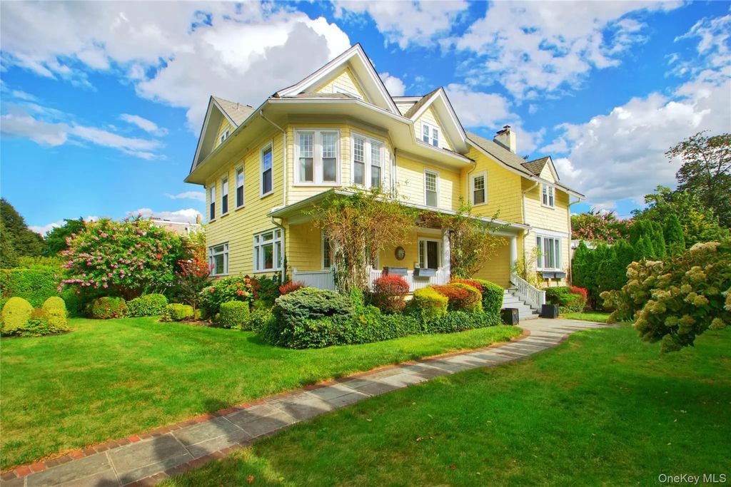 92 6th Street, Garden City