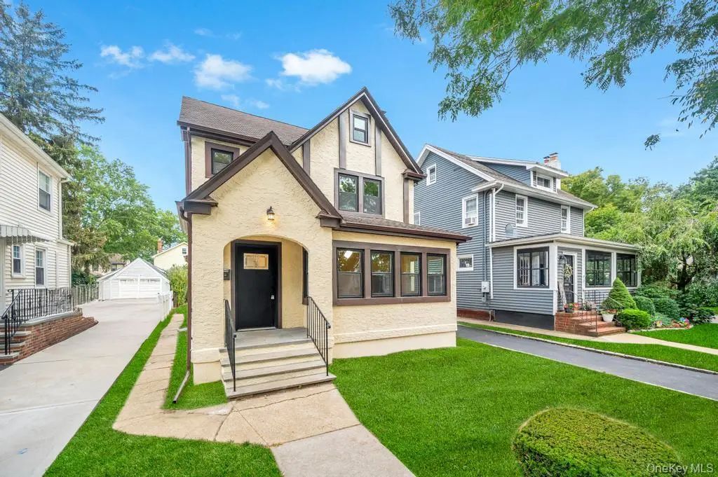 103 Calla Avenue, Floral Park