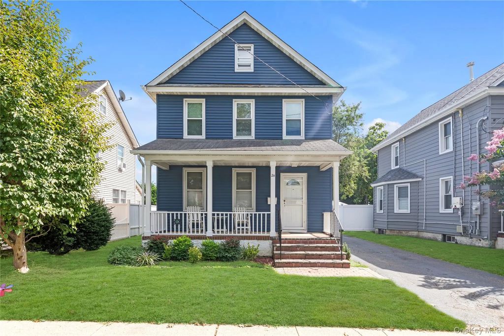 24 Walnut Street, Westbury