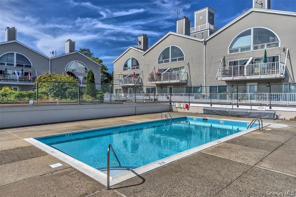 18 Windward Lane # 17, Bronx