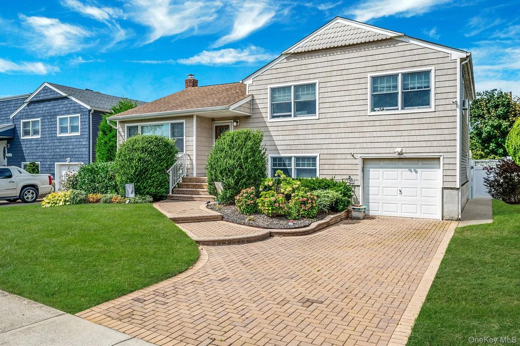 552 Benton Road, East Meadow