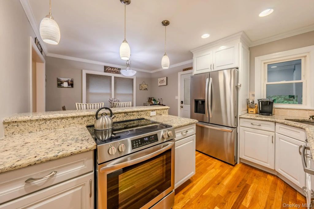 261 Fernwood Terrace, Garden City