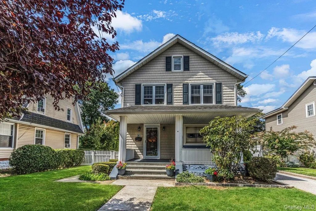 21 Clark Avenue, Lynbrook