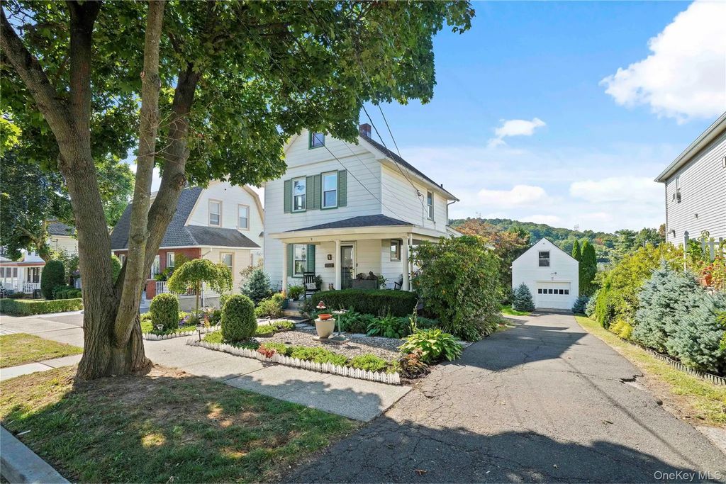 9 S Lawn Avenue, Elmsford