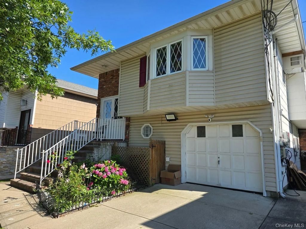 263 Village Avenue, Lynbrook