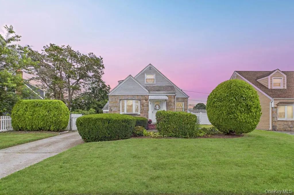 81 Cedarlawn Boulevard, Valley Stream