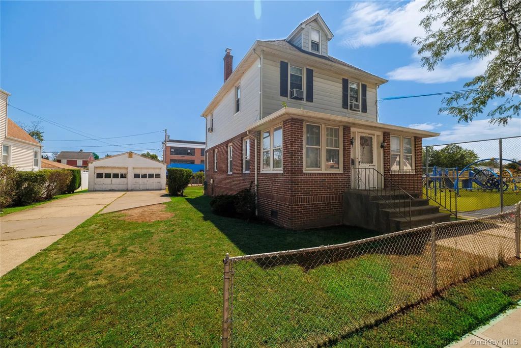 59 Lakeview Avenue, Lynbrook