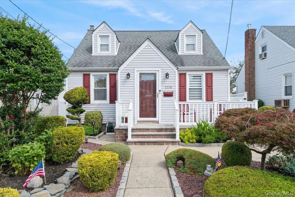 1116 Theodora Street, Franklin Square