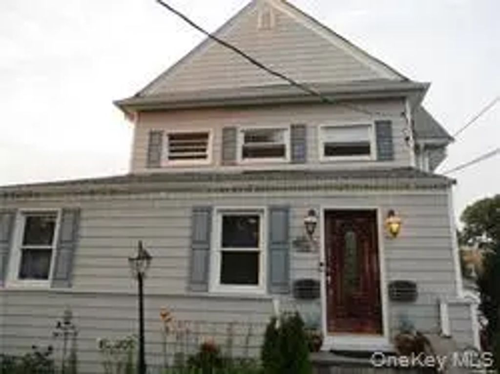 195 Forest Avenue 2, Lynbrook