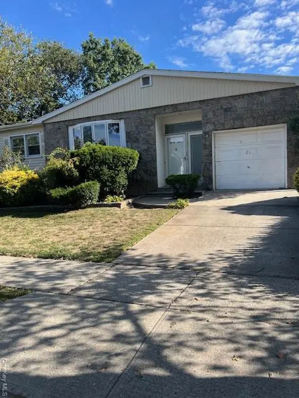 21 Flower Road, Valley Stream