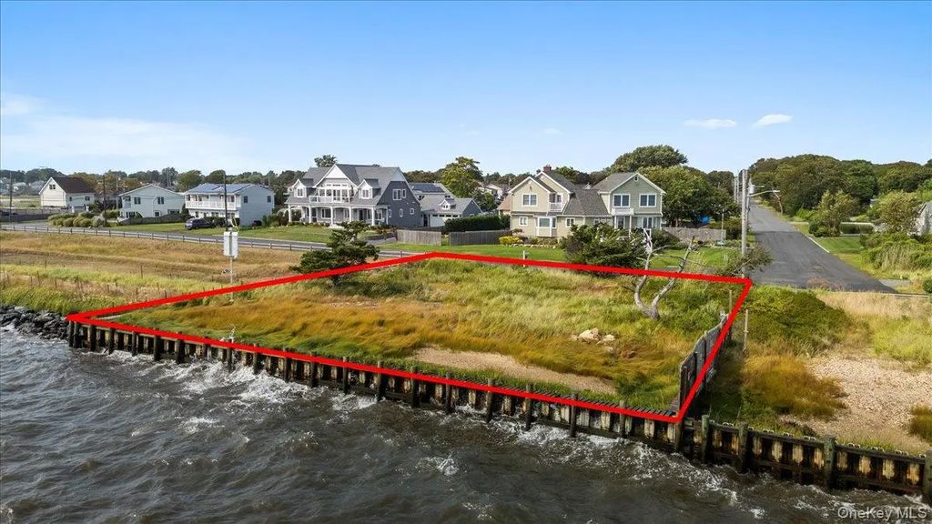 20 S Breeze Drive, East Patchogue