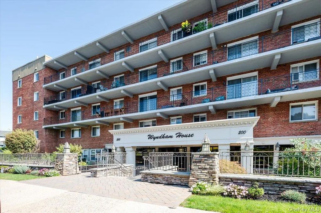 200 Atlantic Avenue 330, Lynbrook