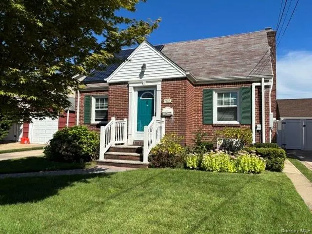 62 Poppy Avenue, Franklin Square