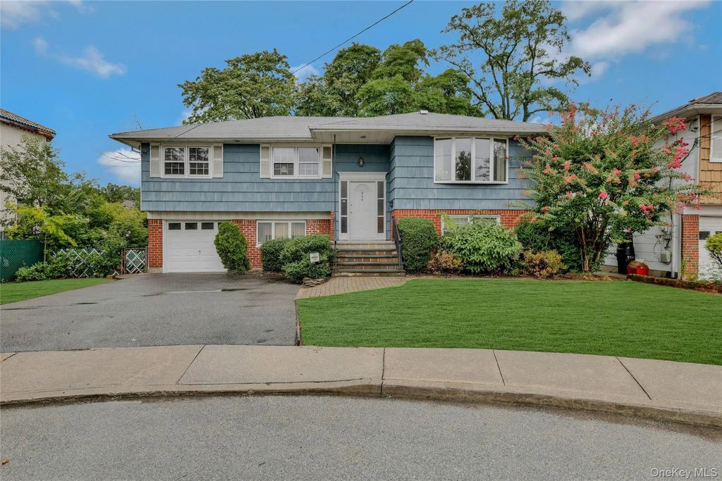946 Edwards Boulevard, North Valley Stream