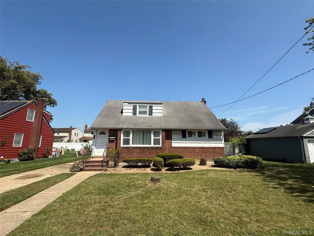 935 Winthrop Drive, East Meadow
