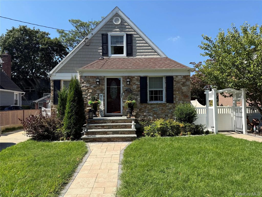 175 Wardwell Road, Mineola