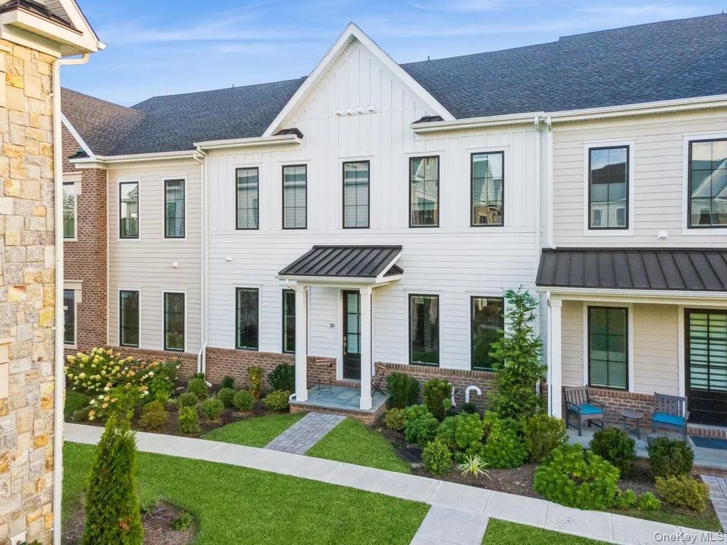 20 Wallace Way, Chappaqua