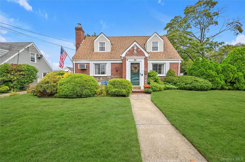 39 Morris Parkway, Valley Stream