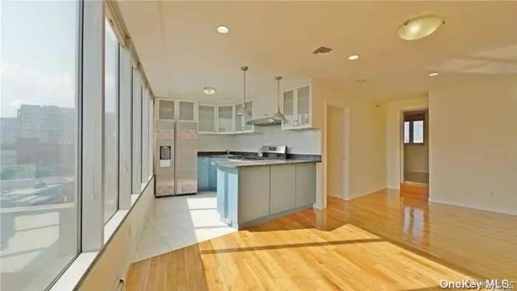 132-03 Sanford Avenue # 8m, Flushing