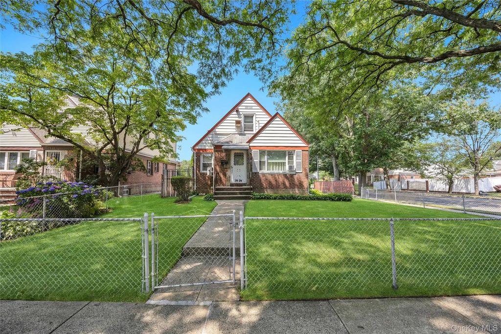 7904 268th Street, Glen Oaks