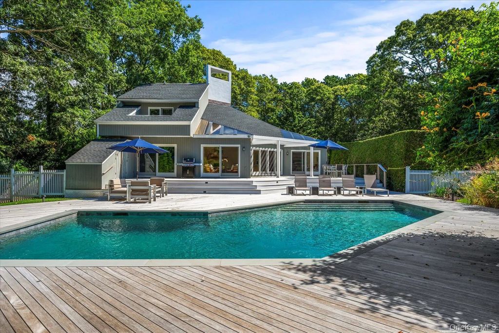 1 Acorn Path, Quogue