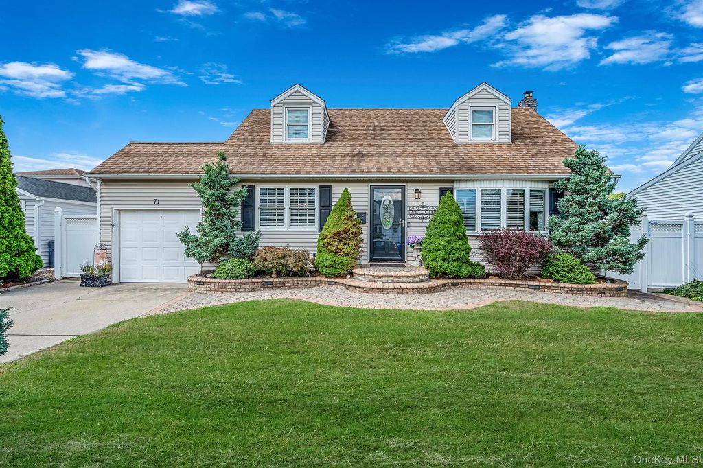 71 Rose Drive, East Meadow