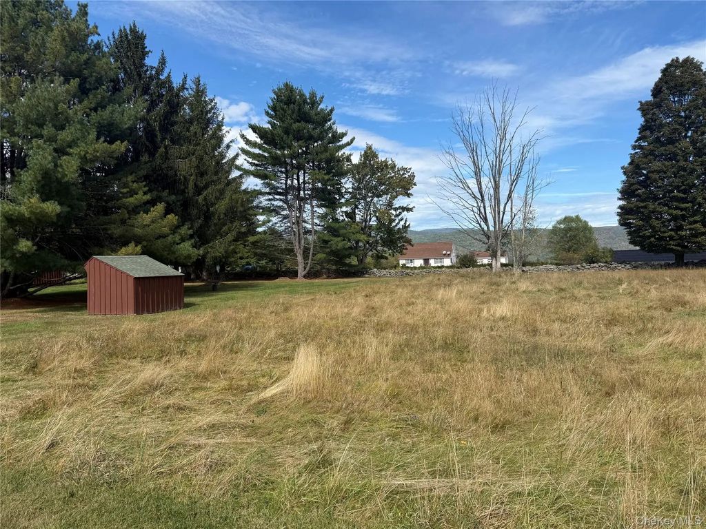 Hall Road, Grahamsville