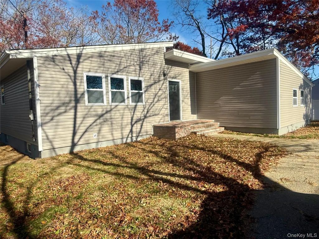 9 Holt Street, Amityville