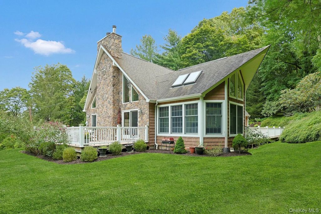 100 Old Farm Road N, Chappaqua