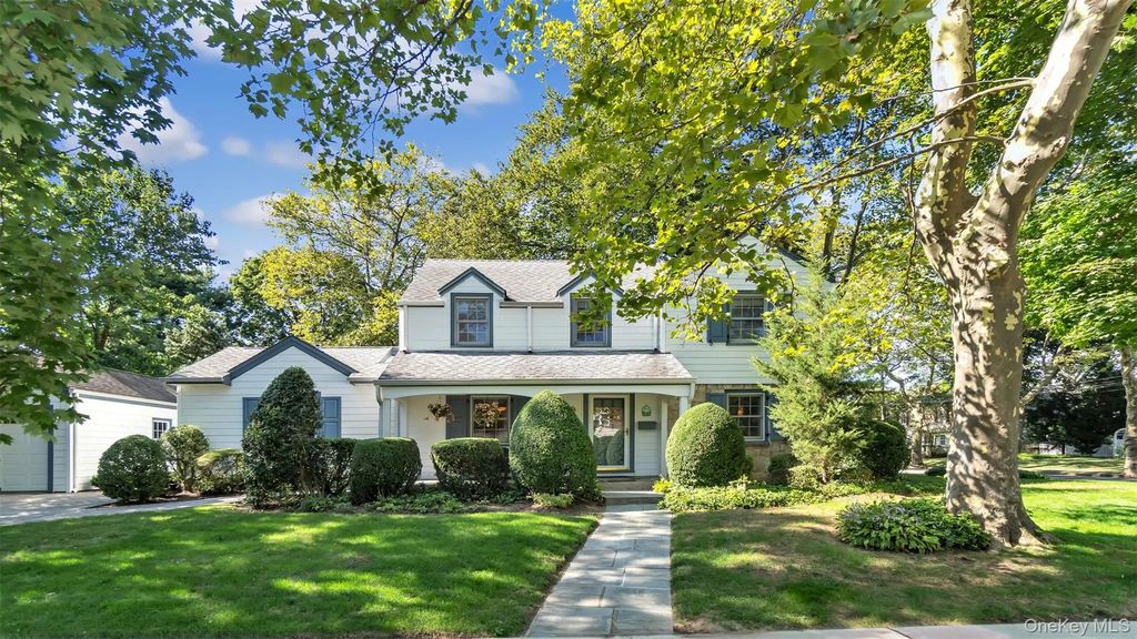 35 Carlton Street, Malverne