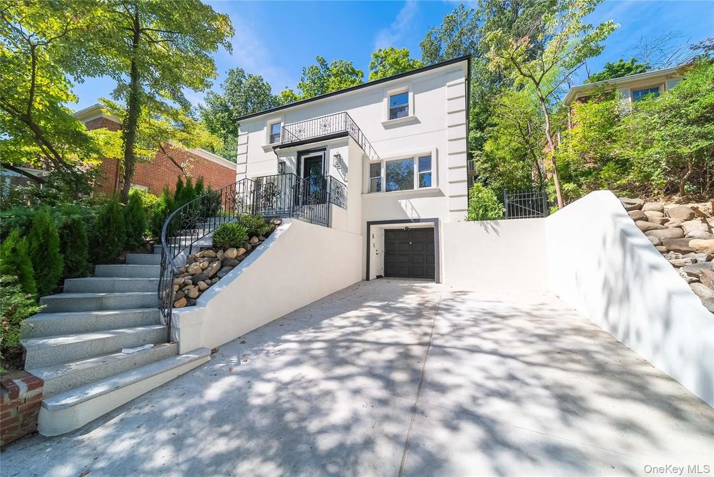8632 Midland Parkway, Jamaica Estates