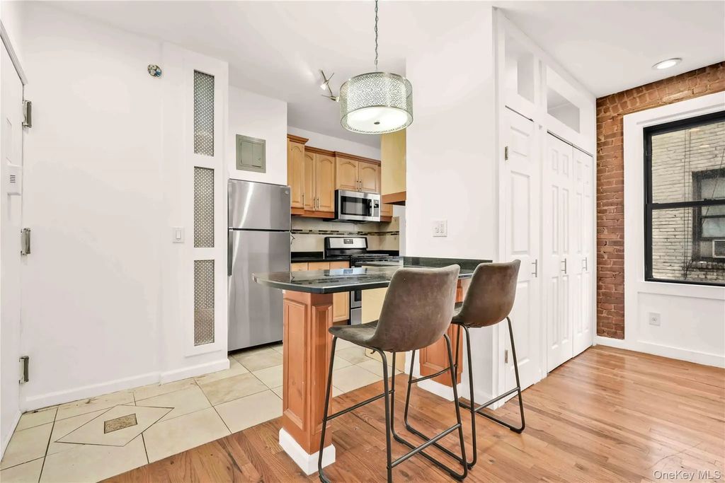 21-28 35th # 2a, Astoria