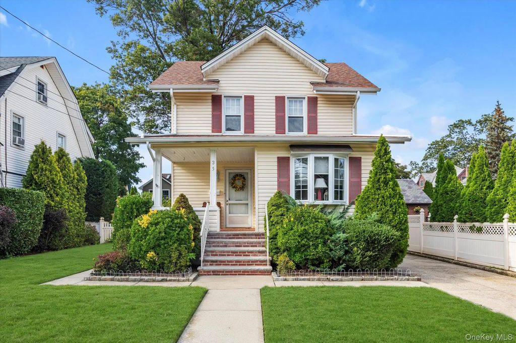 35 Manor Road, Lynbrook