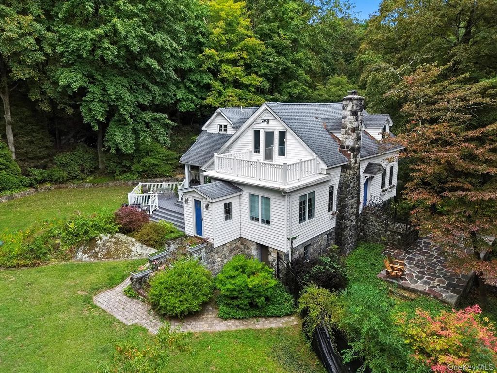 8 Brook Lane, Cortlandt Manor