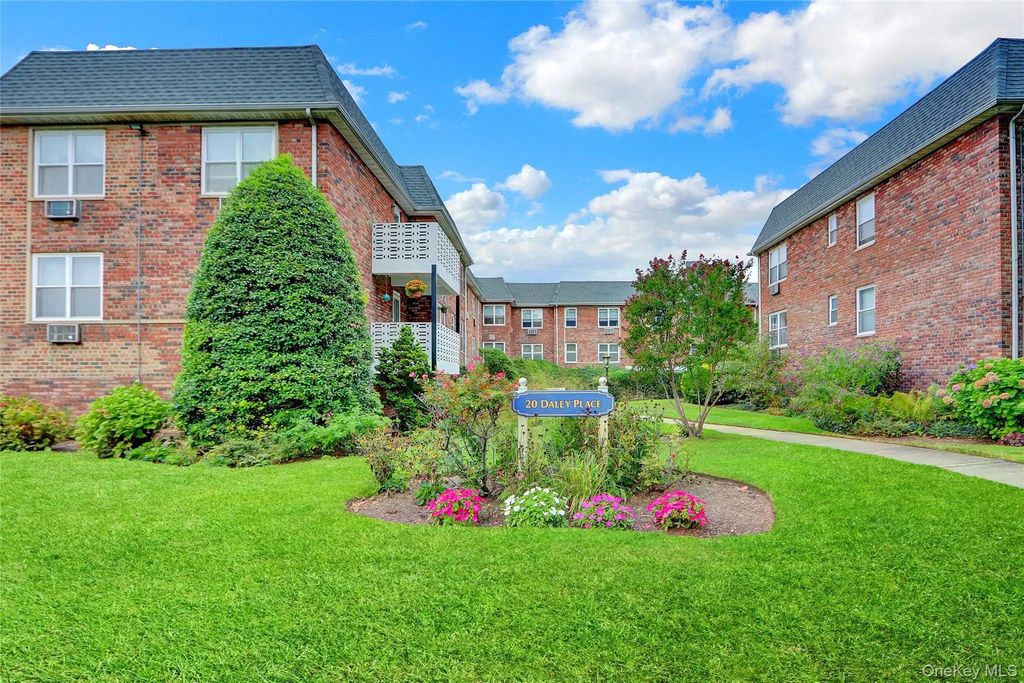20 Daley Place 104, Lynbrook