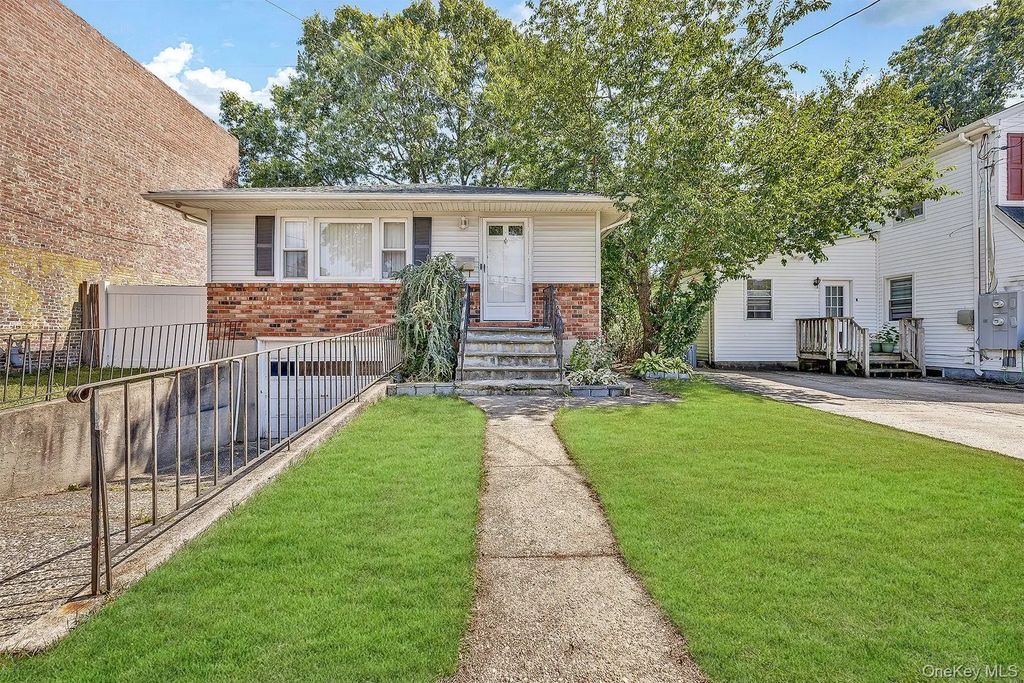 104 Broadway, Malverne