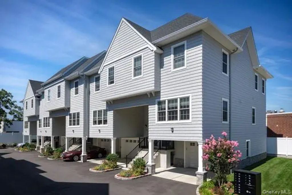 1 Wallace Court 1, Valley Stream
