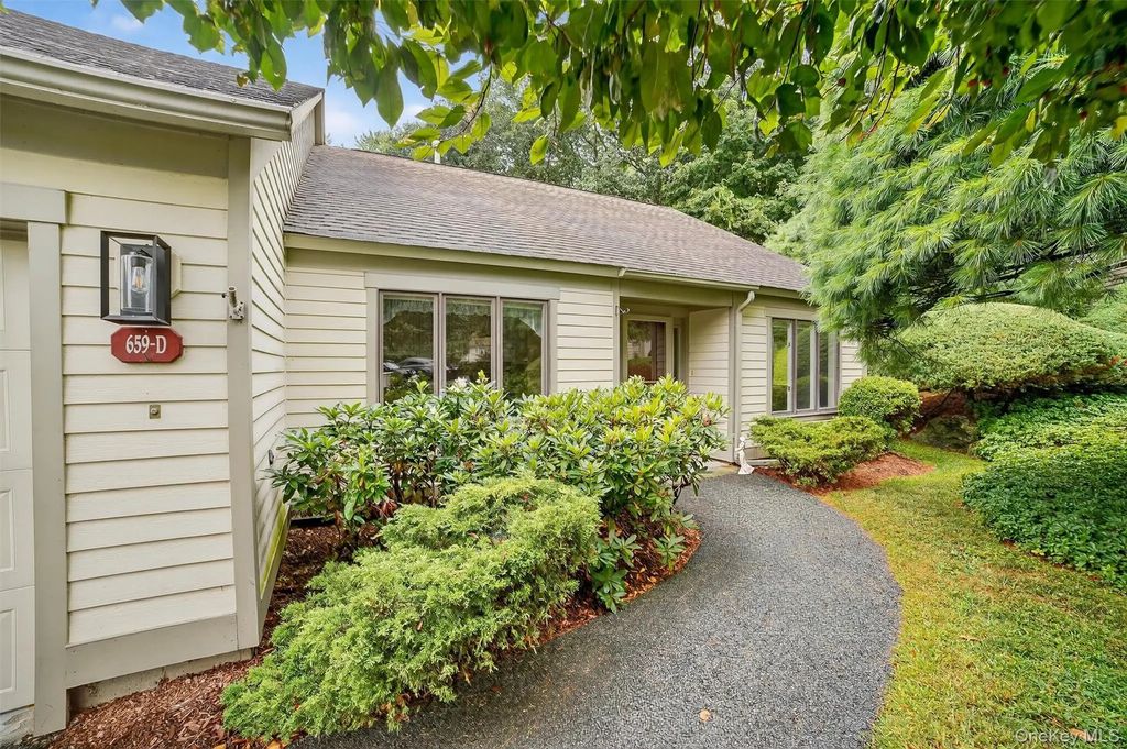 659 Heritage Hills # D, Somers