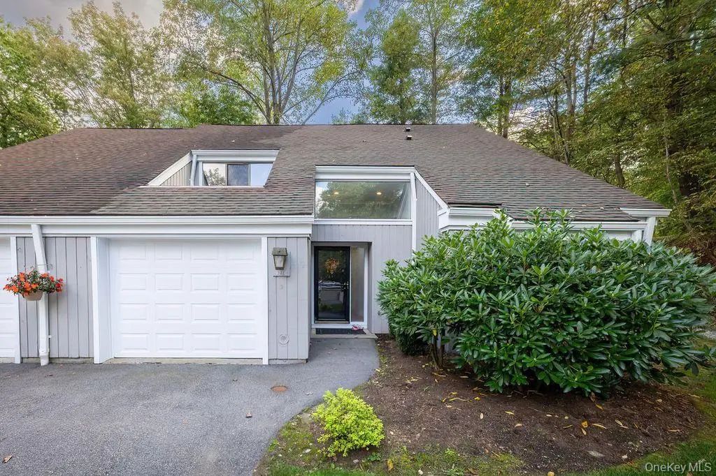 971 Heritage Hills # E, Somers